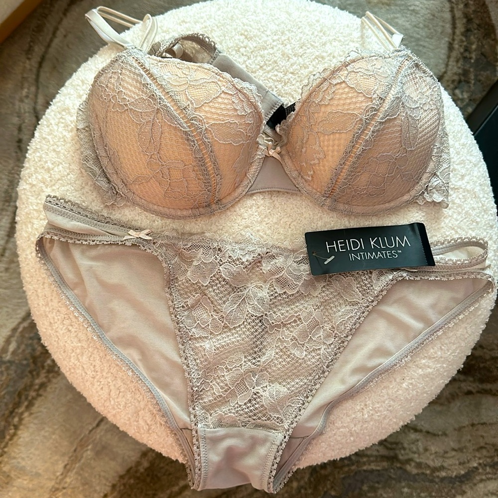 Lingerie set. Brand new. Bra 34B, panties S